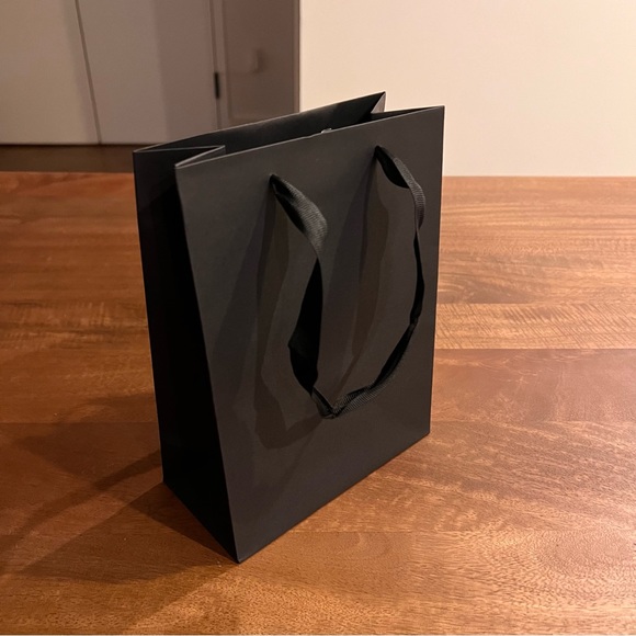 Small Black Chic Gift Bags Set of 8 (6.3"x3.2"x8.5") - Picture 2 of 5